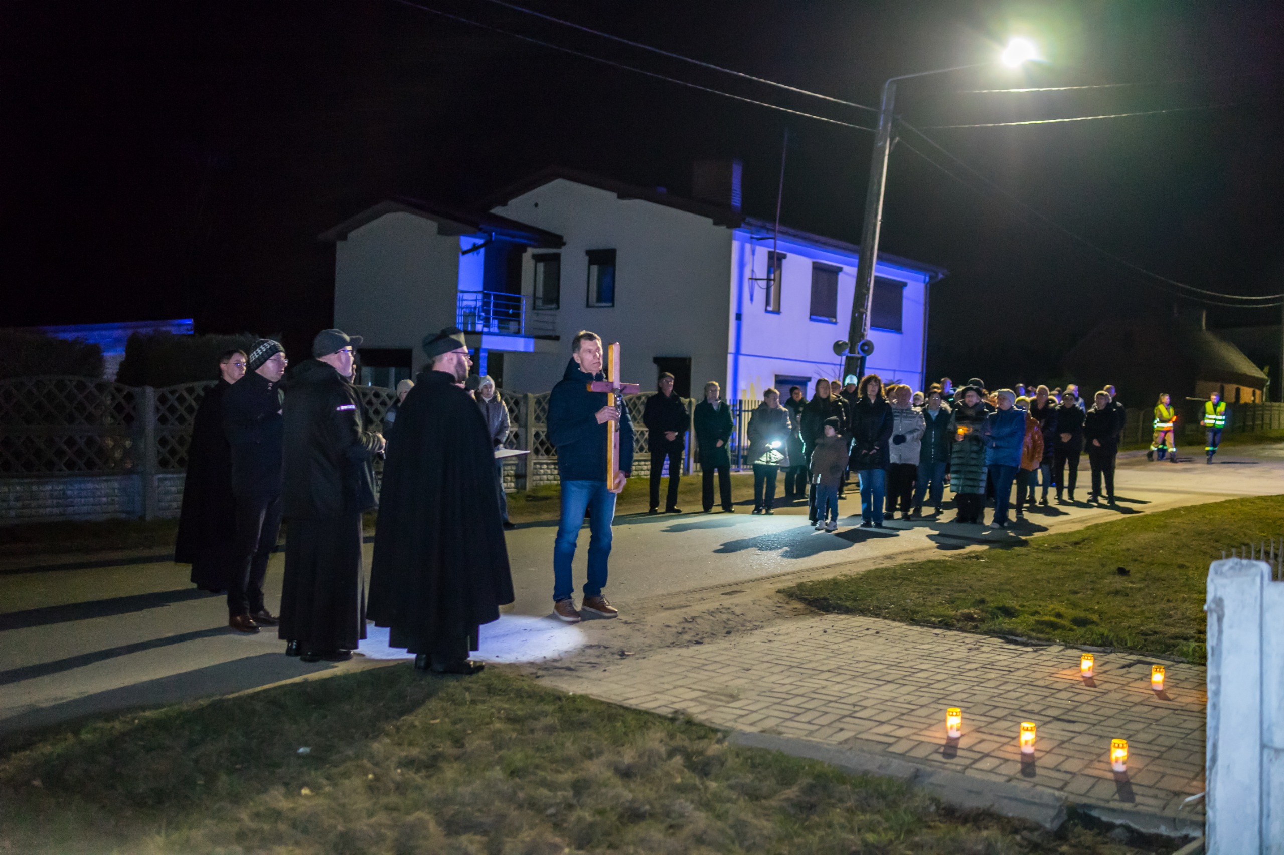 Read more about the article Drogi Krzyżowe ulicami wiosek.